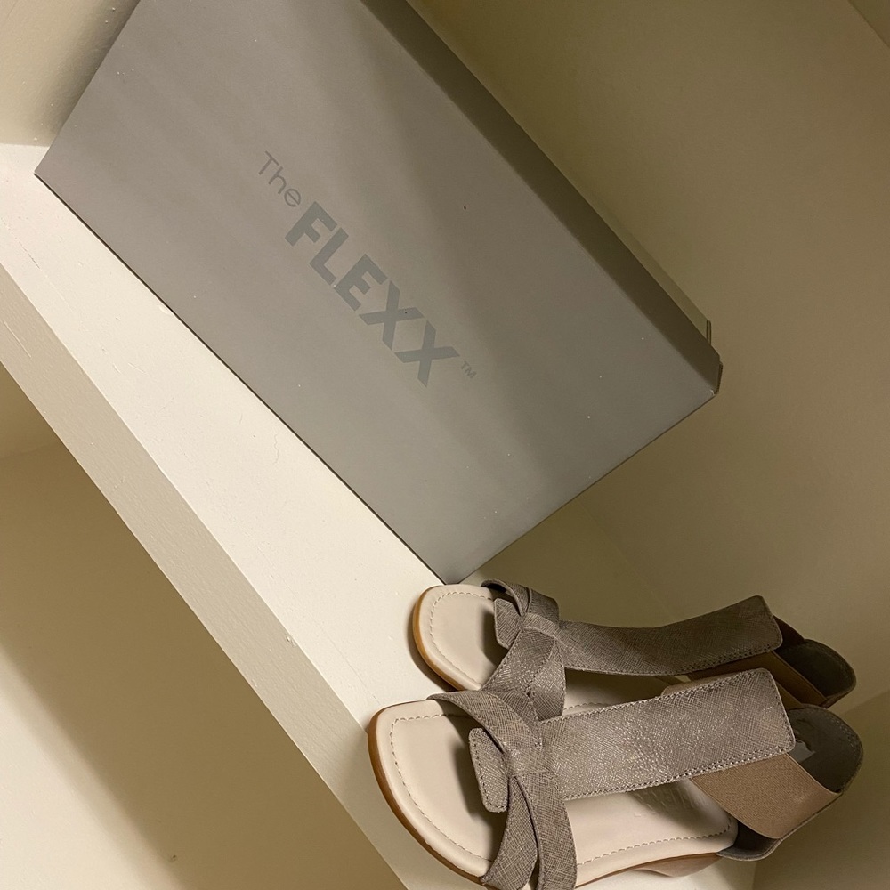 The Flexx Sandals (Brand New)